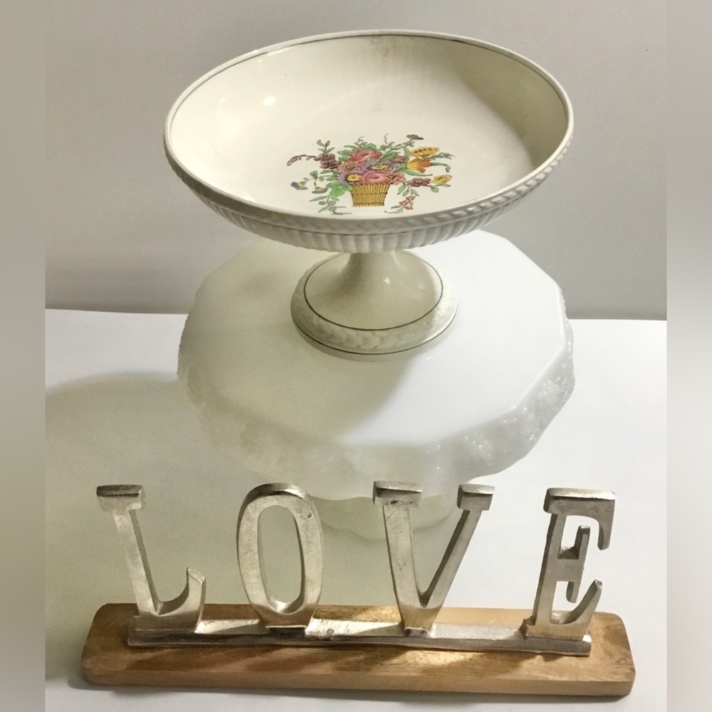 Antique Wedgwood ‘Belmar’ fluted compote